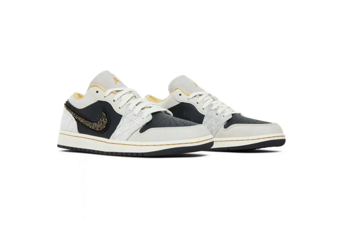 Quartersnacks x Nike SB Dunk Low Zebra-1