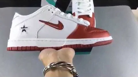 Supreme x Nike SB Dunk Low White Red Review